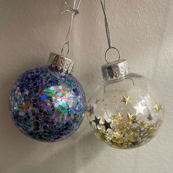 2 Christmas Ornaments. One glittery ornament the 2nd is a clear with gold ⭐️ - Picture 2 of 4